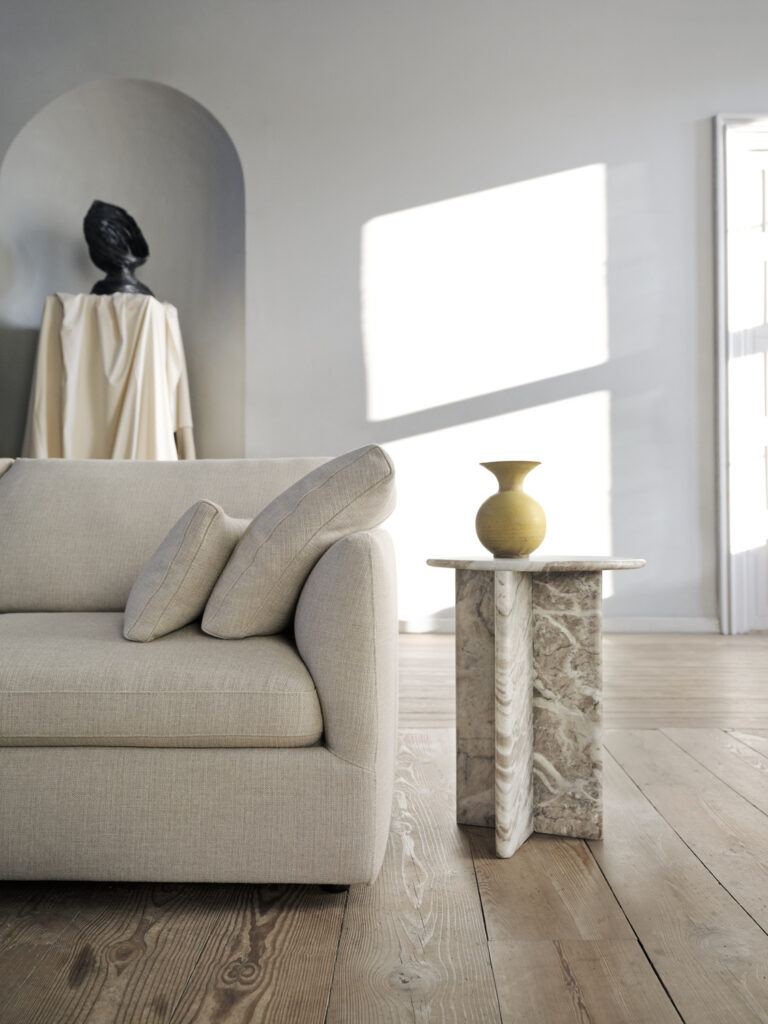 Sofa BoConcept Milano,  stolik pomocniczy BoConcept