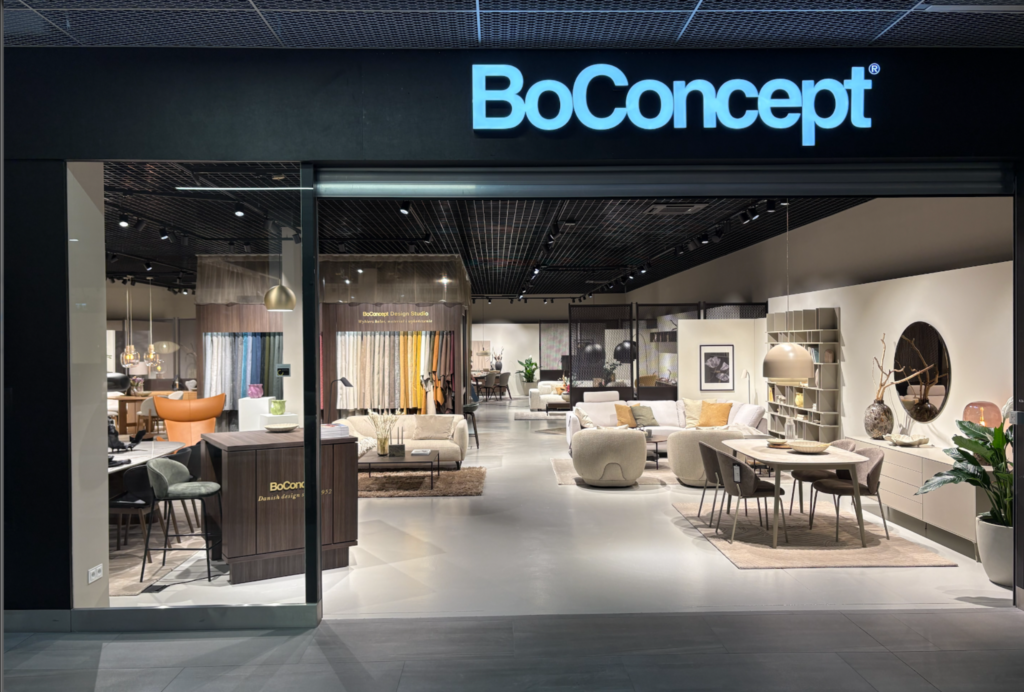 Salon meblowy BoConcept z aranżacją nowoczesnych wnętrz w stylu skandynawskim