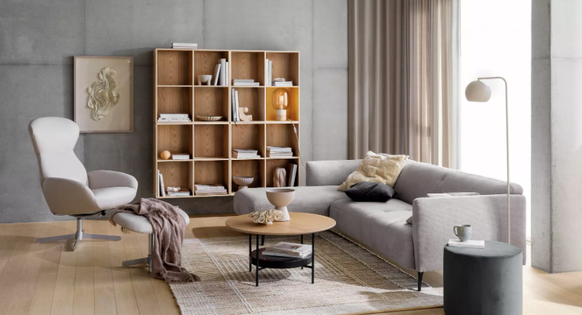Mała sofa Modena w nowoczesnym salonie urządzonym w stylu skandynawskim