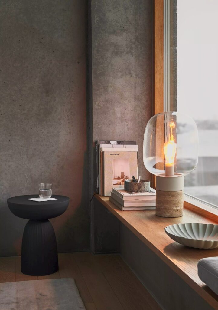 Lampa Stockholm- idealna na stolik pomocniczy